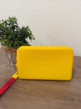 Havaianas Yellow Silicone Zip Pouch Wristlet NWOT